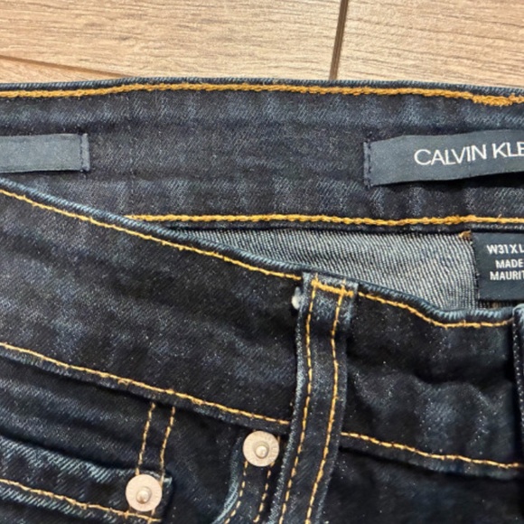 Calvin Klein Straight Fit Jeans - 31" x 30" - Picture 3 of 3